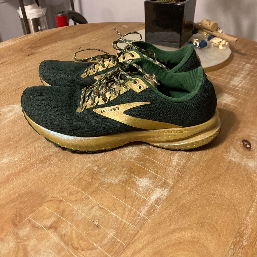 Brooks launch 7 size 9.5 Saint Patrick’s edition